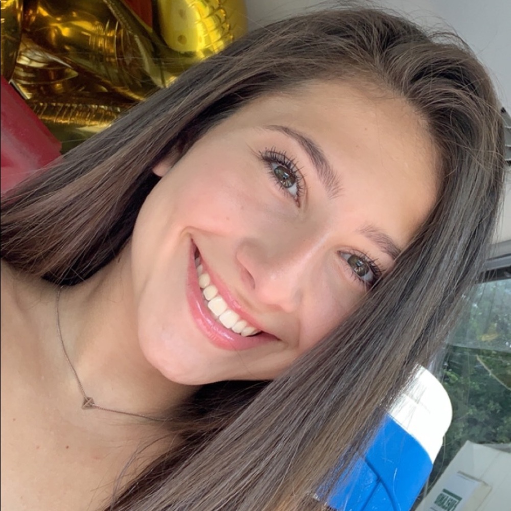 Meet your Posher, Ayse